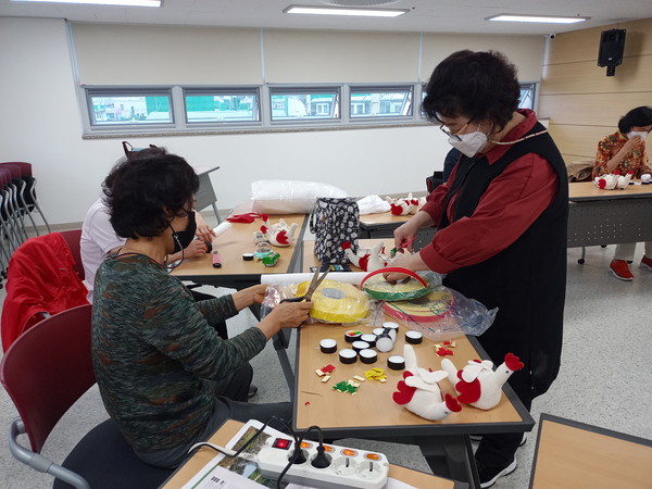 부평구 장난감 ‘김밥과 알을 품은 닭’ 유아 제공