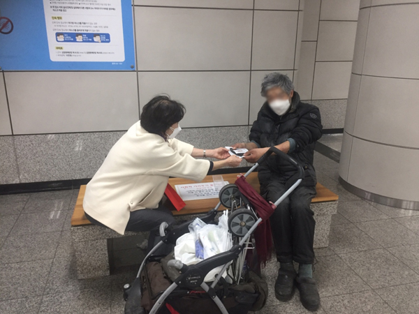▲ 노숙인 거리상담반 운영 모습.