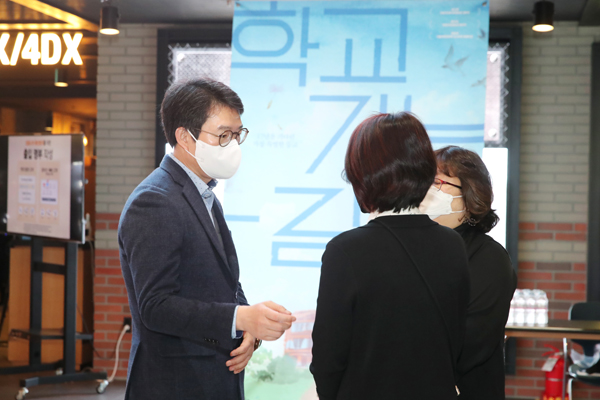▲ 시사회 참석해 장애인 가족을 위한 응원과 격려 보태는 정원오 구청장.