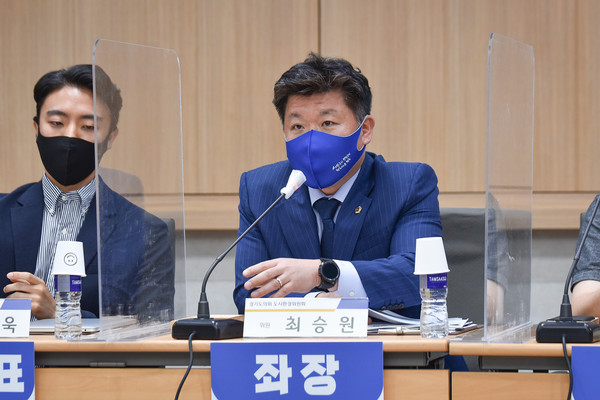 ▲ 최승원 의원, 청년기본법 제정에 따른 고양시 청년정책의 방향 토론회 개최 모습.
