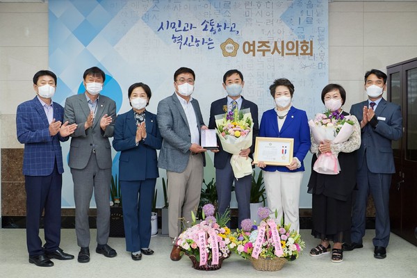 ▲ 김영자 의원·유필선 의원 표창 전달식.