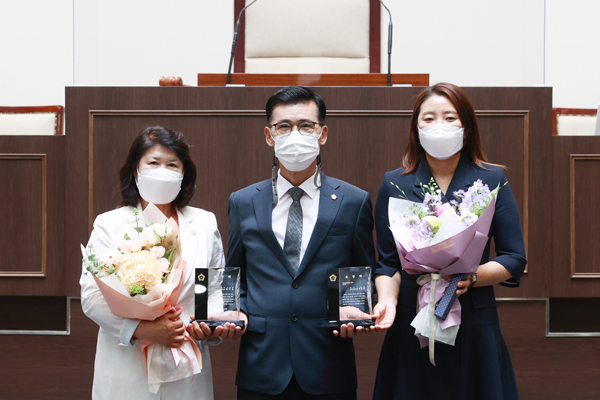 ▲ 우수의원 선정 기념촬영 모습.