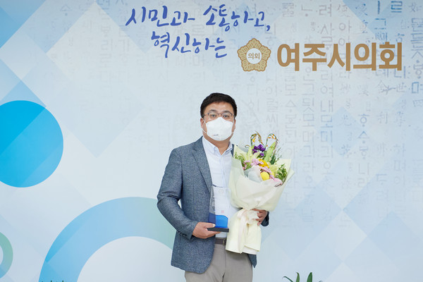▲ 박시선 의장 대한민국 혁신인물·브랜드 대상 수상 모습.