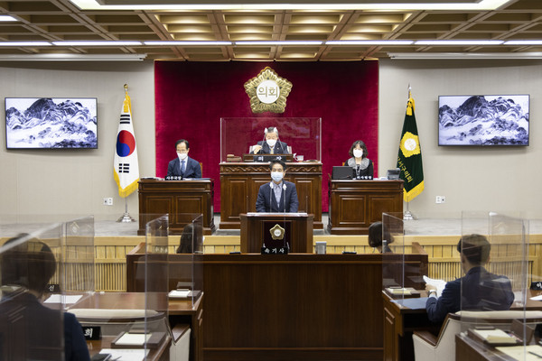 ▲ 강서구의회 신낙형 미래복지위원장 자유발언 모습.