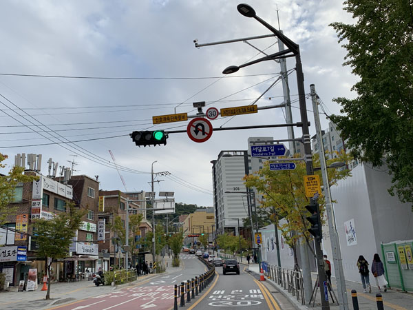 ▲ 중앙대부속초등학교 앞에 설치된 무인단속장비 사진.