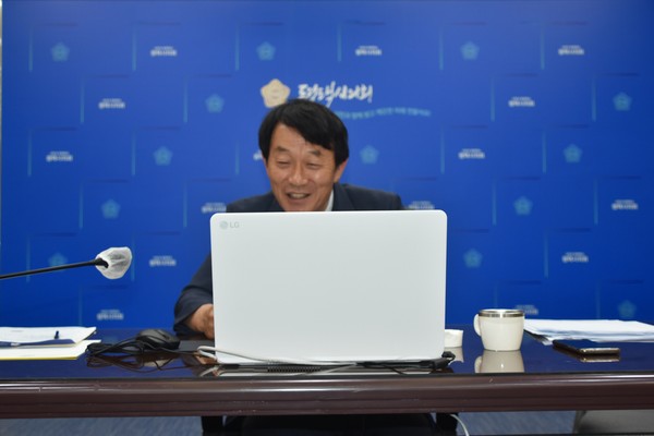 ▲ 평택시의회 홍선의 의장, ‘2021 평택청소년교육의회’ 대상 특강 사진.