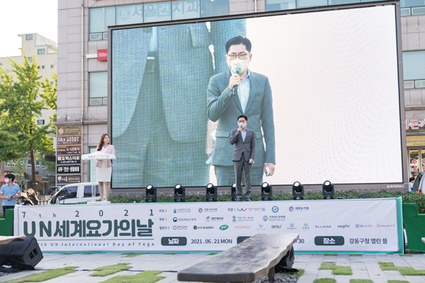 ▲ 기념 행사 참여한 이정훈 강동구청장.