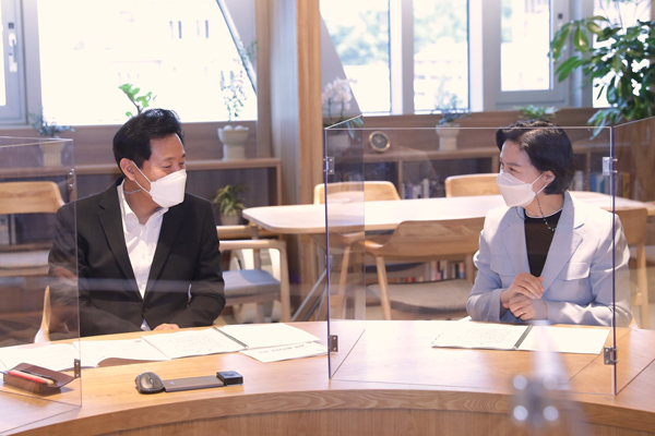 ▲ 면담 진행하는 오세훈 서울시장(왼쪽)과 김수영 양천구청장(오른쪽).