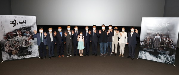 ▲ 영화 ‘광대 : 소리꾼 감독판’ 단체관람한 경기도의회 장현국 의장 및 동료 의원들.