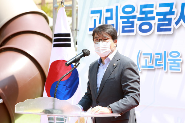 ▲ 축사 전하는 강병일 의장.