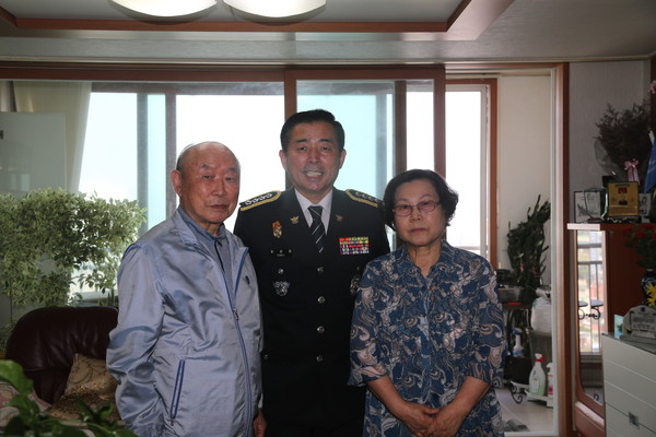 ▲ 6·25전쟁 참전용사 박충암 회장 위만한 최성영 광명경찰서장.