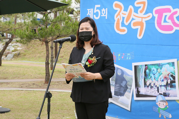▲ 제5회 전국따오기아동문화제 참석한 이금재 부의장.