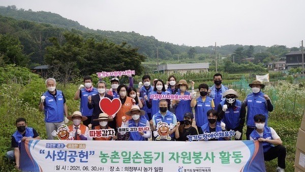 ▲ ‘사회공헌활동’ 농촌일손돕기 동참 모습.