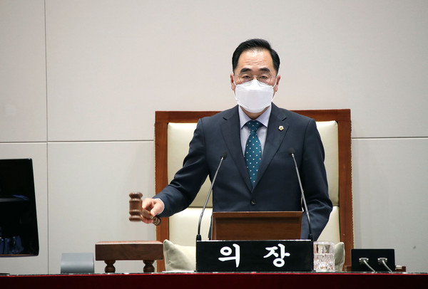 ▲ 성남시의회 윤창근 의장.