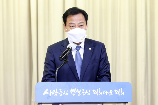 ▲ 장현국 의장, 7월 월례조회 진행 모습.