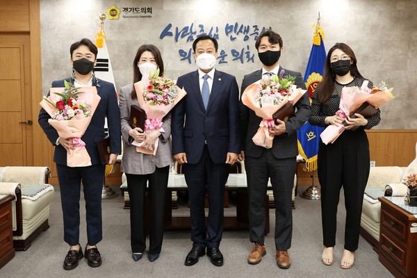 ▲ 경기도의회 의장 표창 수상 기념사진.
