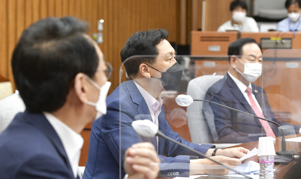 ▲ 김기현 국민의힘 원내대표가 원내대책회의에 참석해 발언을 하고 있다. /뉴시스
