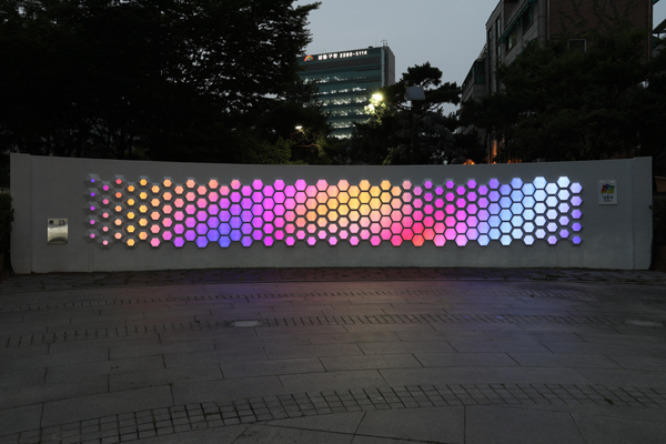 ▲ 스마트 아트월 전경(밤).
