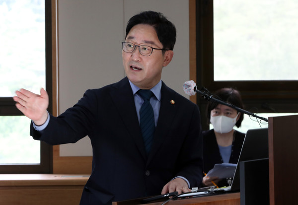 ▲ 법무부 합동감찰 브리핑하는 박범계 장관. /뉴시스