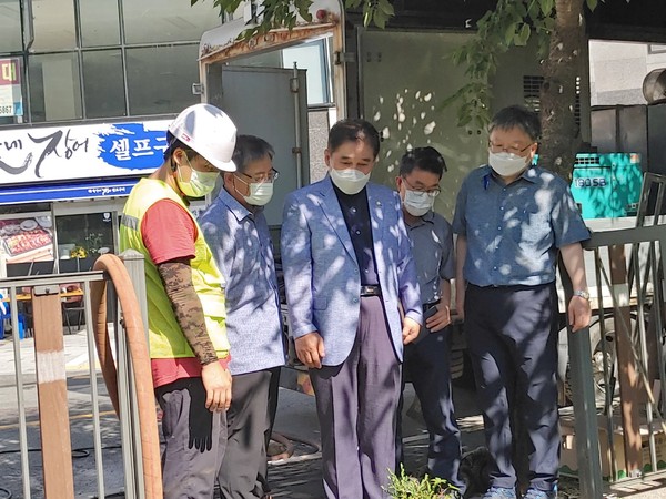 ▲ 차집관로 보수공사 현장점검 실시 모습.