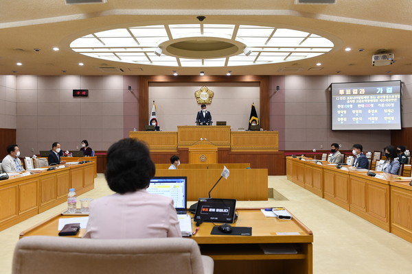 ▲ 양주시의회는 제332회 임시회 제2차 본회의를 열어 ‘코로나19로 영업 금지된 고급오락장에 대한 재산세 감면안’등 9건의 안건을 처리했다.