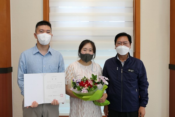 ▲ '객실나눔 프로그램 체험수기 공모' 수상자 기념사진 촬영.