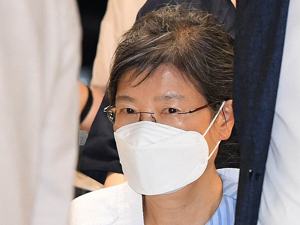 ▲ 박근혜 전 대통령이 서울 서초구 서울성모병원으로 입원하고 있다. /뉴시스