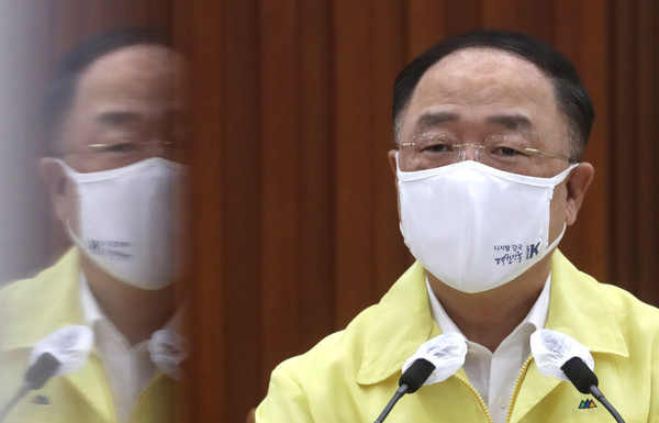 ▲ 비상경제 중대본 회의, 발언하는 홍남기 부총리. /뉴시스