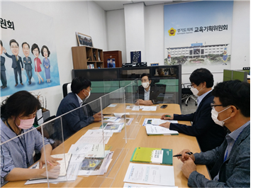 ▲ 정윤경 의원, 2021년도 제4차 수시분 공유재산 관리계획안 심사 대비 사전 보고회.