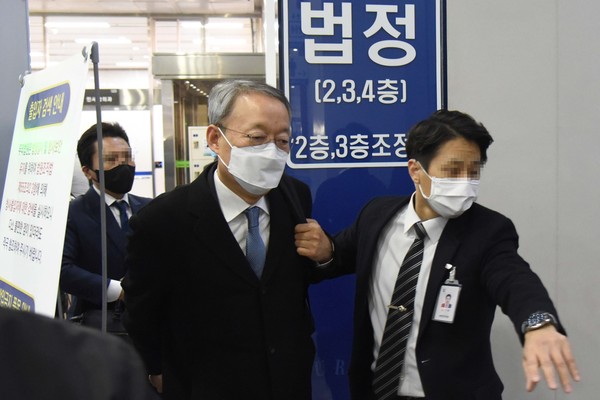 ▲ 영장실질심사 받는 백운규 전 장관. /뉴시스