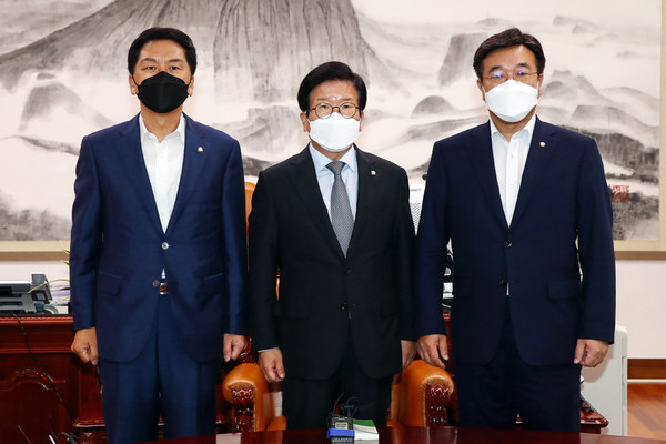 ▲ 박병석 국회의장, 윤호중 더불어민주당 원내대표, 김기현 국민의힘 원내대표. /뉴시스