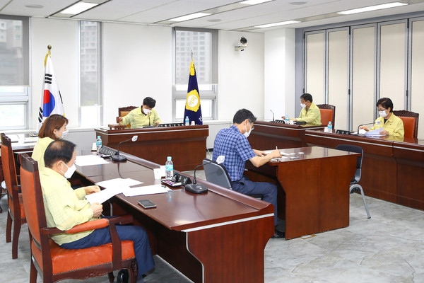 ▲ 금천구 의회운영위원회에서 제230회 임시회 일정을 확정하고 있다.