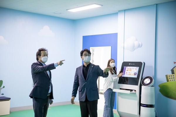 ▲ 추민규 의원, VR가상스포츠 하남연구소 방문 모습.