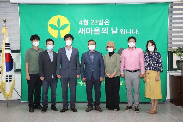 ▲ 새마을협의회 방문한 이천시의회 홍헌표 의원.