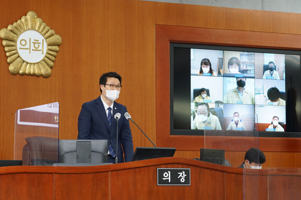 ▲ 제260회 임시회 개회사 전하는 오산시의회 장인수 의장.
