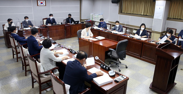 ▲ 수원시의회 기획경제위원회.