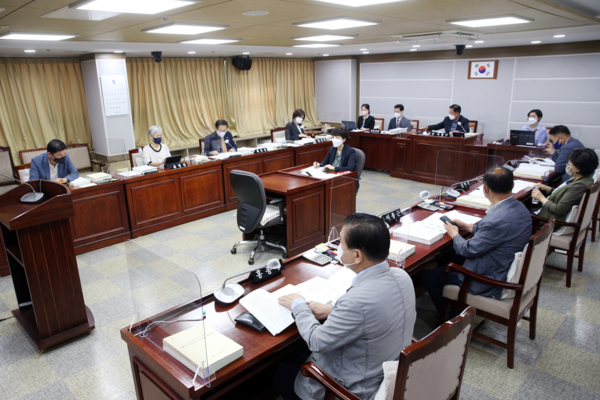 ▲ 수원시의회 도시환경위원회 회의.