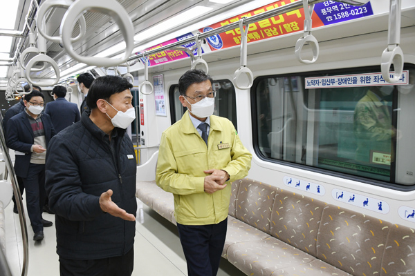 ▲ 도시철도 김포골드라인 방역현장 점검.