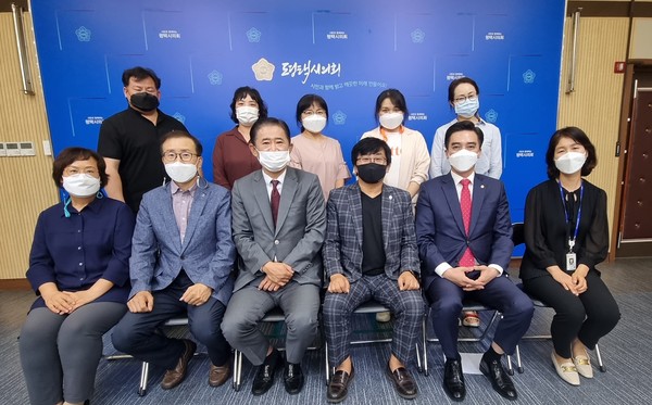 ▲ 평택시의회 이병배 의원, 지역아동센터 종사자 처우 개선을 위한 간담회 단체사진.