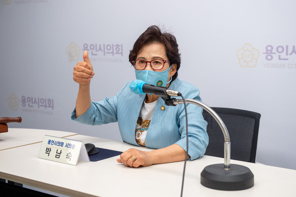 ▲ 청소년 지방자치아카데미 참여한 박남숙 의원.