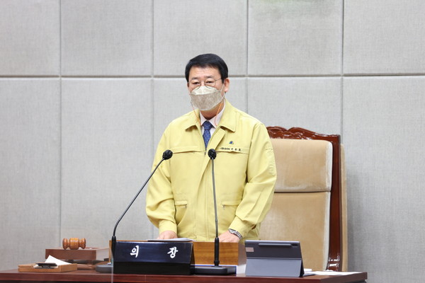 ▲ 제291회 시흥시의회 임시회 개회하는 박춘호 의장.