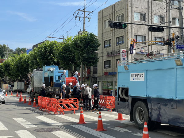 ▲ 서울시 대형 상수관로 시범세척 현장.