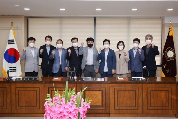 ▲ 군포시의회, 사회적경제 정책 수립 교육.
