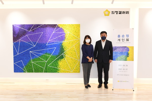 ▲ 홍순정 개인전 개최 기념사진.