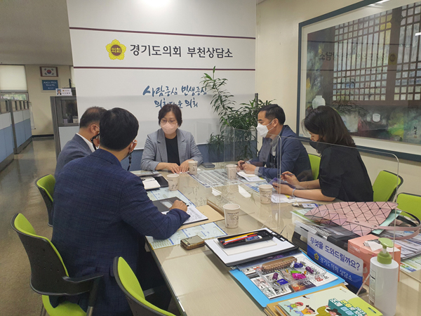 ▲ 정담회 진행하는 이진연 의원과 참석자들.
