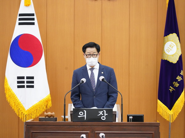 ▲ 제289회 임시회 개회하는 서병완 의장.