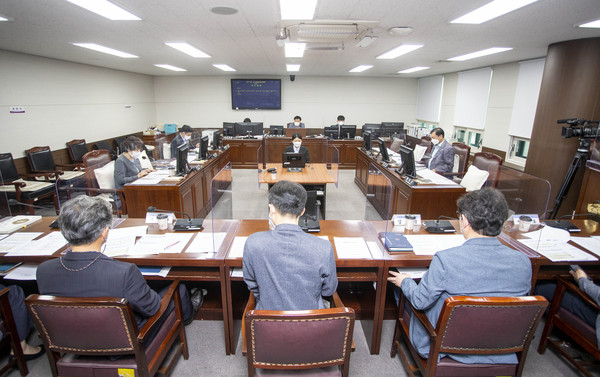 ▲ 안산시의회가 8일 제271회 임시회 폐회중 의회운영위원회를 열어 제272회 임시회 의사일정을 확정했다.