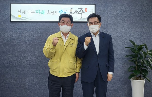 ▲ 한국농수산식품유통공사 김춘진 사장-나주시 ESG실천 협력방안 모색.