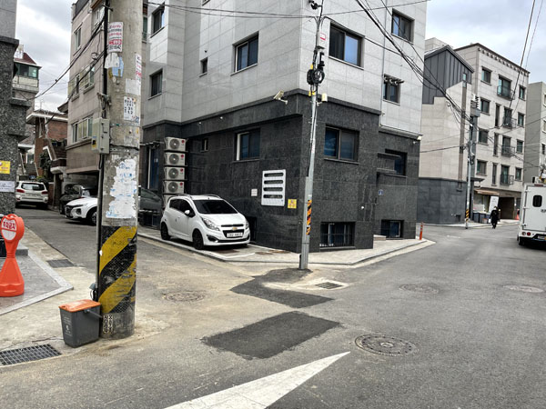 ▲ 사당로 20가길 33앞 통신주 이설 후.