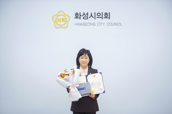 ▲ 경기도남부경찰청장 감사장 받은 차순임 의원.